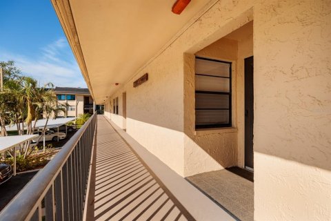 Condo in Largo, Florida, 2 bedrooms  № 2379741 - photo 3