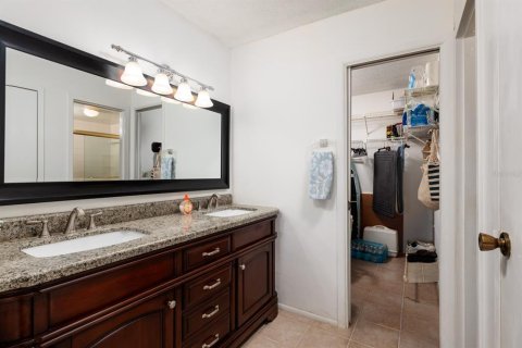 Condo in Largo, Florida, 2 bedrooms  № 2379741 - photo 19