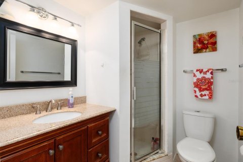 Condo in Largo, Florida, 2 bedrooms  № 2379741 - photo 24