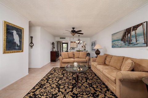 Condo in Largo, Florida, 2 bedrooms  № 2379741 - photo 15
