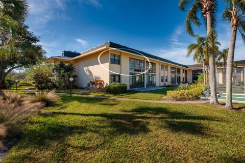 Condo in Largo, Florida, 2 bedrooms  № 2379741 - photo 27