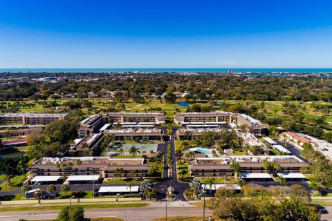 Condo in Largo, Florida, 2 bedrooms  № 2379741