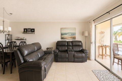 Condo in Sunrise, Florida, 2 bedrooms  № 2187689 - photo 8