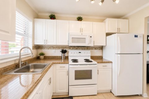 Condo in Sunrise, Florida, 2 bedrooms  № 2187689 - photo 3