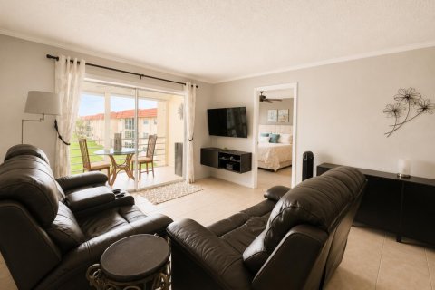 Condo in Sunrise, Florida, 2 bedrooms  № 2187689 - photo 9