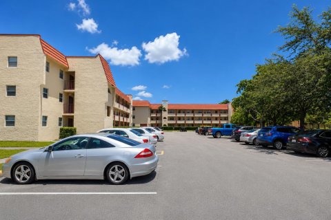 Condo in Sunrise, Florida, 2 bedrooms  № 2187689 - photo 24