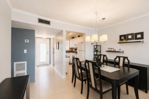 Condo in Sunrise, Florida, 2 bedrooms  № 2187689 - photo 4