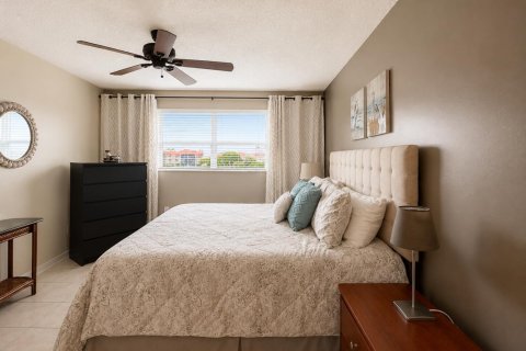 Condo in Sunrise, Florida, 2 bedrooms  № 2187689 - photo 12