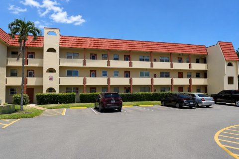 Condo in Sunrise, Florida, 2 bedrooms  № 2187689 - photo 25