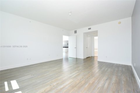Condominio en venta en North Miami, Florida, 3 dormitorios, 221.57 m2 № 2073072 - foto 11