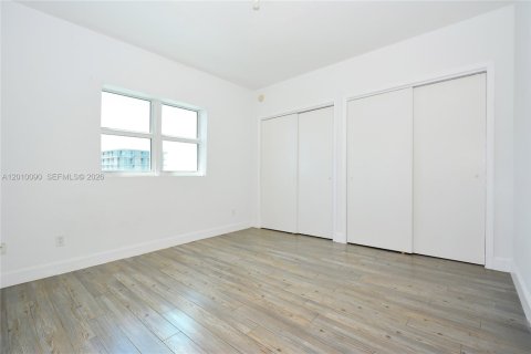 Condominio en venta en North Miami, Florida, 3 dormitorios, 221.57 m2 № 2073072 - foto 18
