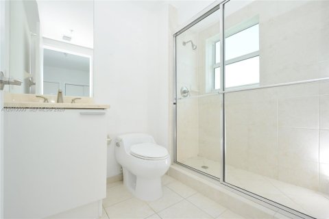 Condominio en venta en North Miami, Florida, 3 dormitorios, 221.57 m2 № 2073072 - foto 20