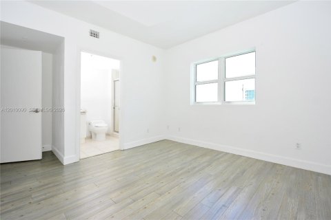 Condominio en venta en North Miami, Florida, 3 dormitorios, 221.57 m2 № 2073072 - foto 19