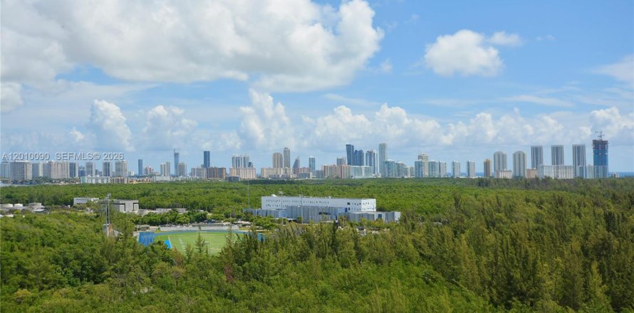 Condominio en North Miami, Florida, 3 dormitorios  № 2073072