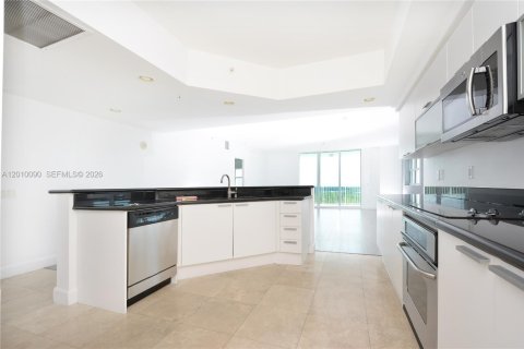 Condominio en venta en North Miami, Florida, 3 dormitorios, 221.57 m2 № 2073072 - foto 6