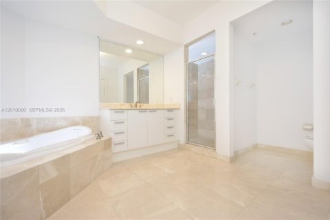 Condominio en venta en North Miami, Florida, 3 dormitorios, 221.57 m2 № 2073072 - foto 13