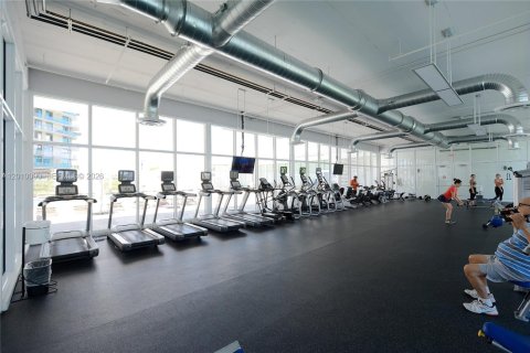 Condominio en venta en North Miami, Florida, 3 dormitorios, 221.57 m2 № 2073072 - foto 25