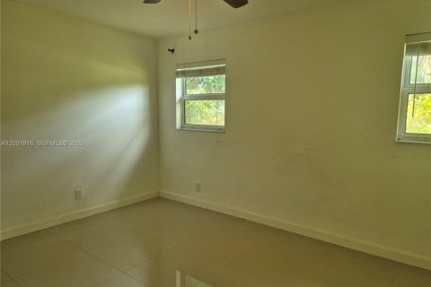 Villa ou maison à louer à Fort Lauderdale, Floride: 2 chambres, 100.33 m2 № 2085274 - photo 12