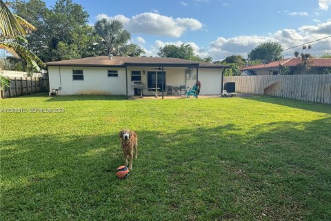 Villa ou maison à louer à Fort Lauderdale, Floride: 2 chambres, 100.33 m2 № 2085274 - photo 16