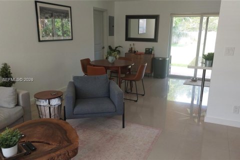 Villa ou maison à louer à Fort Lauderdale, Floride: 2 chambres, 100.33 m2 № 2085274 - photo 4