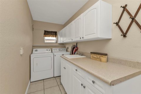 House in Punta Gorda, Florida 3 bedrooms, 199 sq.m. № 1732374 - photo 10