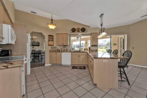 House in Punta Gorda, Florida 3 bedrooms, 199 sq.m. № 1732374 - photo 11