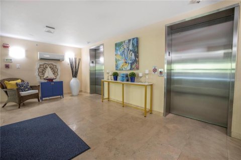 Condo in Saint Petersburg, Florida, 3 bedrooms № 2117965 - photo 4