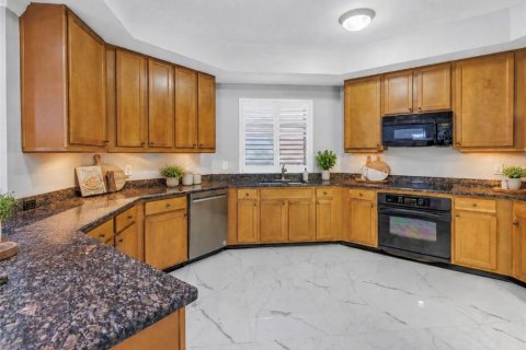 Condo in Saint Petersburg, Florida, 3 bedrooms № 2117965 - photo 12