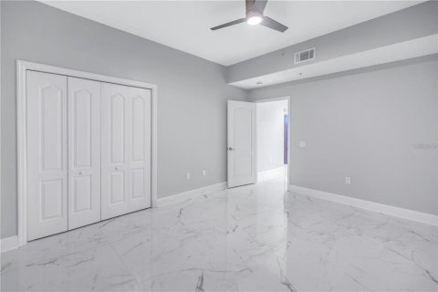 Condo in Saint Petersburg, Florida, 3 bedrooms № 2117965 - photo 29
