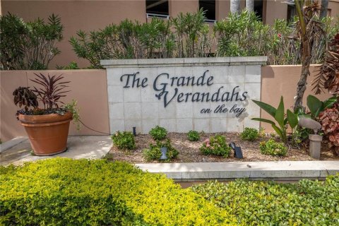 Condo in Saint Petersburg, Florida, 3 bedrooms № 2117965 - photo 3