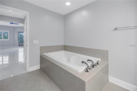 Condo in Saint Petersburg, Florida, 3 bedrooms № 2117965 - photo 22