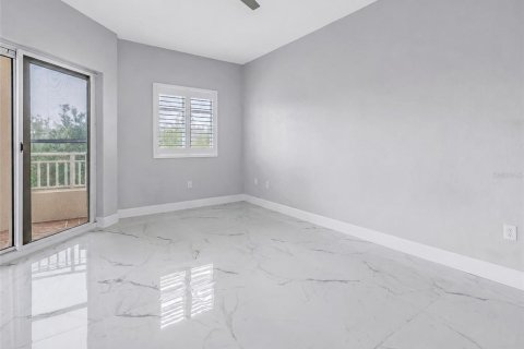 Condo in Saint Petersburg, Florida, 3 bedrooms № 2117965 - photo 25