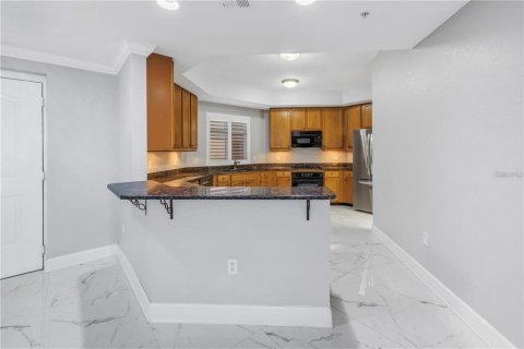 Condo in Saint Petersburg, Florida, 3 bedrooms № 2117965 - photo 11