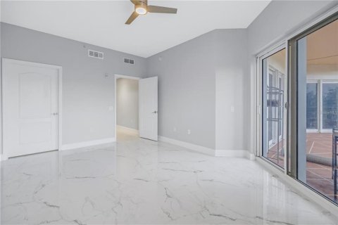 Condo in Saint Petersburg, Florida, 3 bedrooms № 2117965 - photo 26