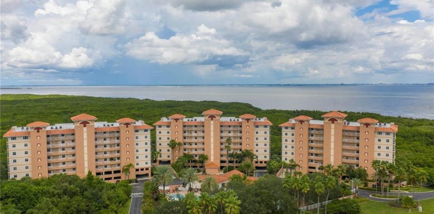 Condo in Saint Petersburg, Florida, 3 bedrooms № 2117965