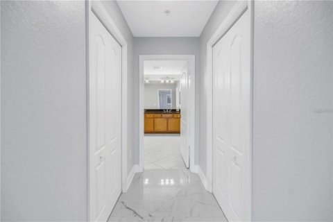 Condo in Saint Petersburg, Florida, 3 bedrooms № 2117965 - photo 18
