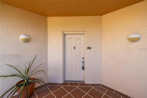 Condo in Saint Petersburg, Florida, 3 bedrooms № 2117965 - photo 5