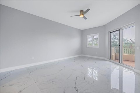 Condo in Saint Petersburg, Florida, 3 bedrooms № 2117965 - photo 15