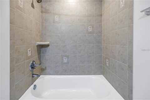 Condo in Saint Petersburg, Florida, 3 bedrooms № 2117965 - photo 28