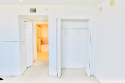 Condominio en alquiler en Miami, Florida, 2 dormitorios, 111.48 m2 № 1938522 - foto 10