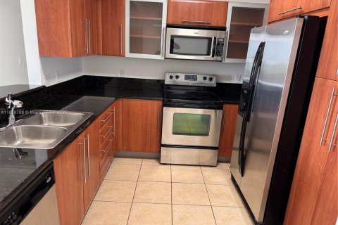 Condominio en alquiler en Miami, Florida, 2 dormitorios, 111.48 m2 № 1938522 - foto 3
