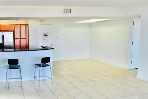 Condominio en alquiler en Miami, Florida, 2 dormitorios, 111.48 m2 № 1938522 - foto 7