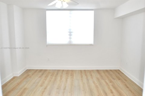 Condominio en alquiler en Miami, Florida, 2 dormitorios, 111.48 m2 № 1938522 - foto 8