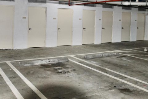 Condominio en alquiler en Miami, Florida, 2 dormitorios, 111.48 m2 № 1938522 - foto 19