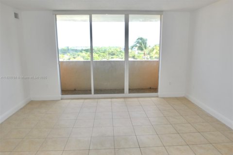 Condominio en alquiler en Miami, Florida, 2 dormitorios, 111.48 m2 № 1938522 - foto 5