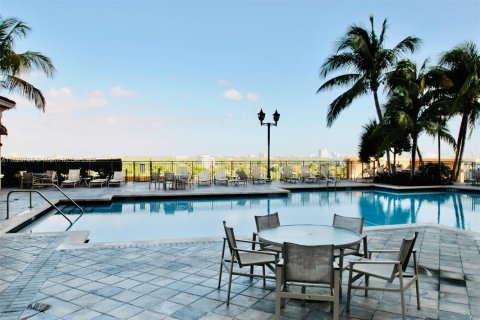 Condominio en alquiler en Miami, Florida, 2 dormitorios, 111.48 m2 № 1938522 - foto 14