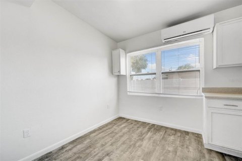 House in Orlando, Florida 3 bedrooms, 89.19 sq.m. № 1914887 - photo 8