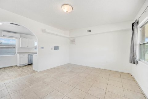 House in Orlando, Florida 3 bedrooms, 89.19 sq.m. № 1914887 - photo 7