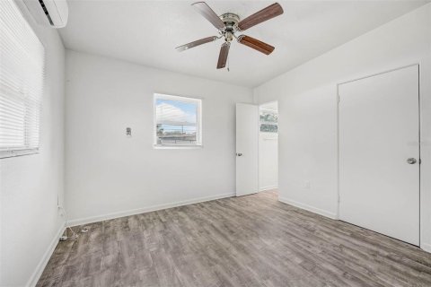 House in Orlando, Florida 3 bedrooms, 89.19 sq.m. № 1914887 - photo 24