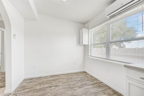 House in Orlando, Florida 3 bedrooms, 89.19 sq.m. № 1914887 - photo 9